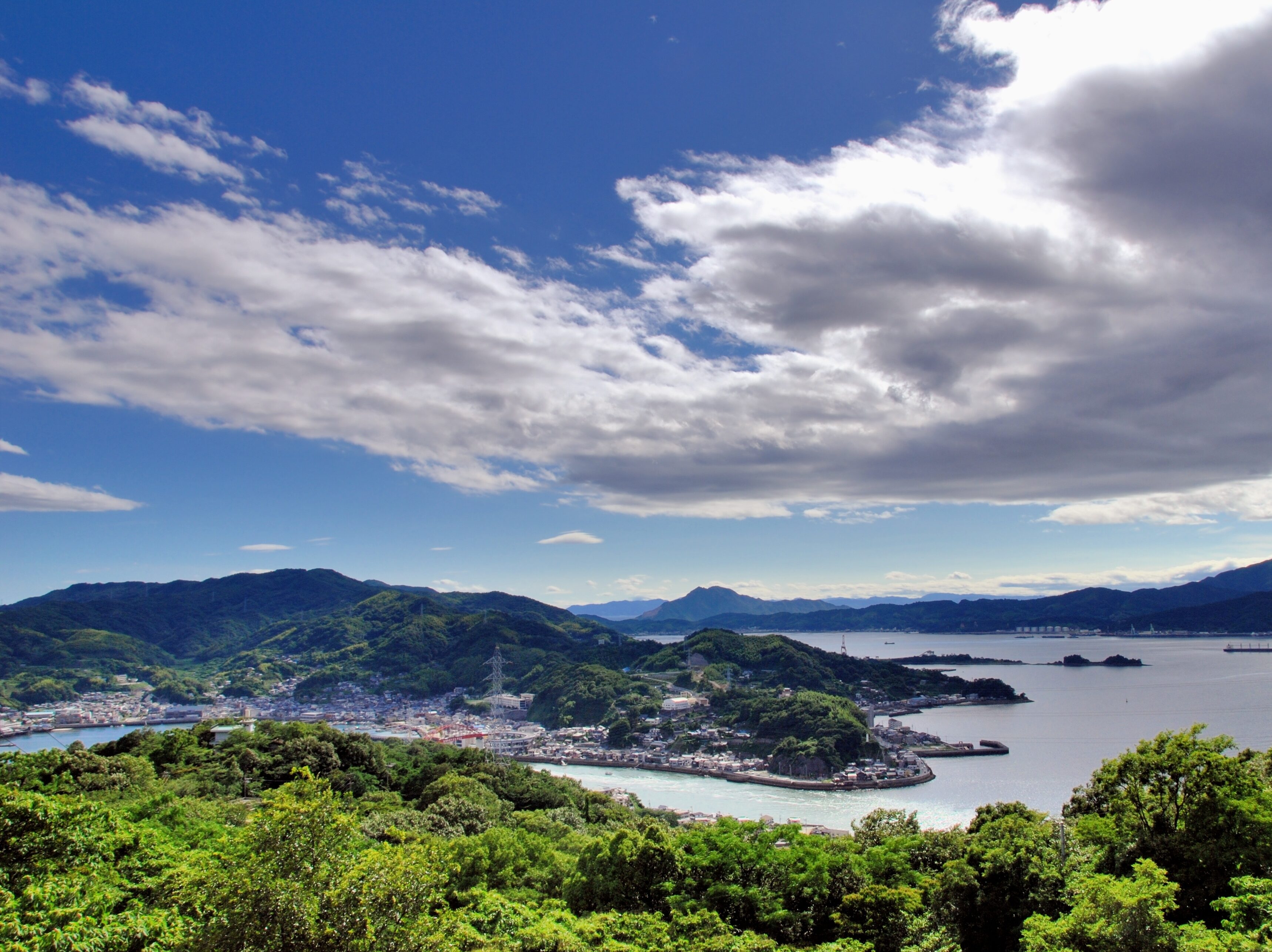 広島県呉市　音戸の瀬戸の夏の空